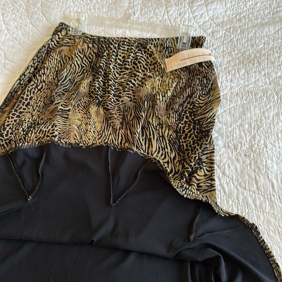NWT Skirt LG  Md-length Animal print  Jersey stretchy fabric. - Picture 7 of 7